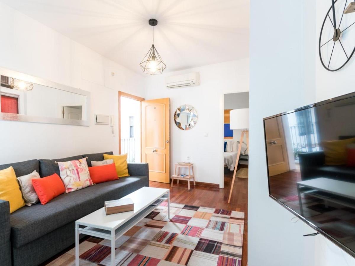 Holi-Rent Santa Marina Apartment Seville Exterior photo